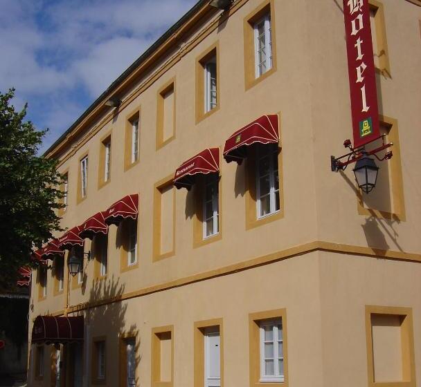 ホテル Logis Des Trois Maures