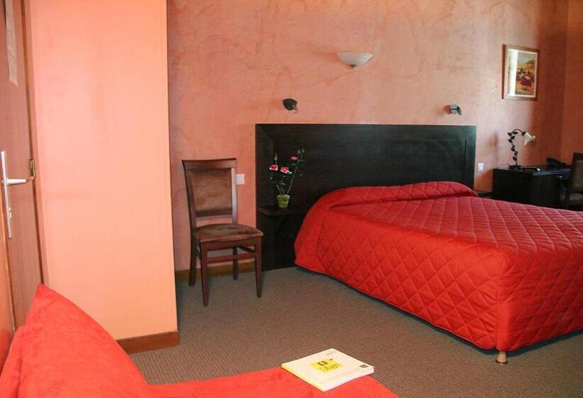 Отель Logis Des Trois Maures