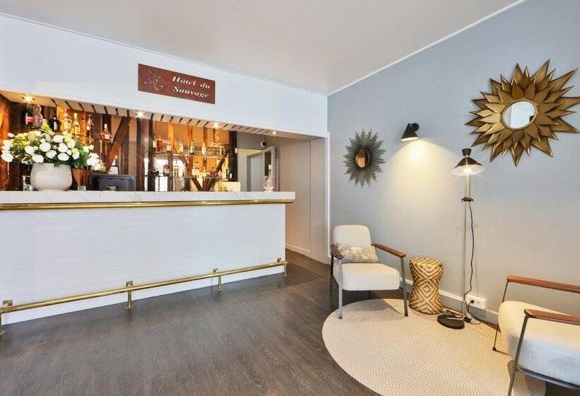 ホテル Logis Hôtel & Restaurant Du Sauvage