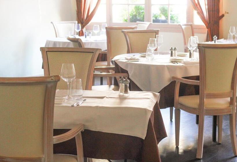 ホテル Logis Hôtel & Restaurant Du Sauvage