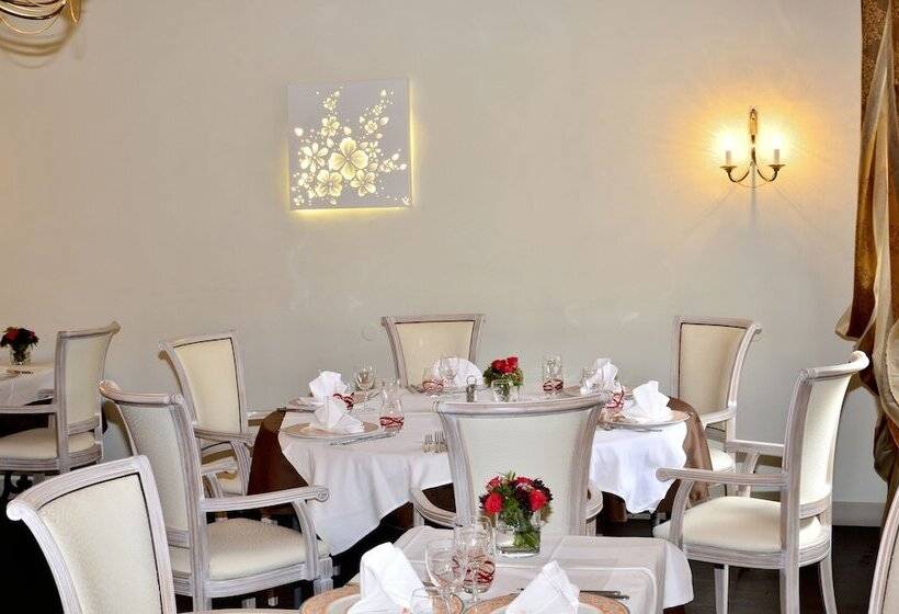 ホテル Logis Hôtel & Restaurant Du Sauvage