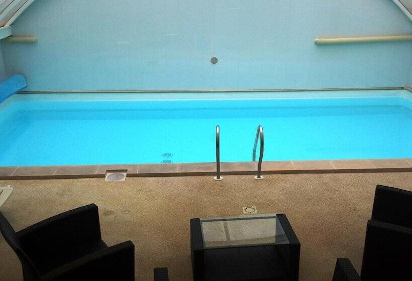 ホテル Logis Hôtel & Restaurant Du Sauvage