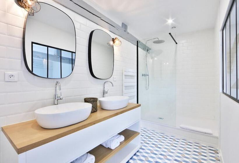 ホテル Logis Hôtel & Restaurant Du Sauvage