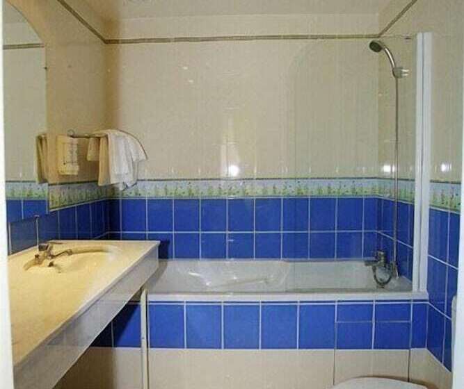 ホテル Logis Hôtel & Restaurant Du Sauvage