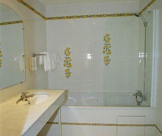 ホテル Logis Hôtel & Restaurant Du Sauvage