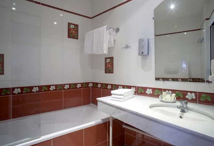 ホテル Logis Hôtel & Restaurant Du Sauvage