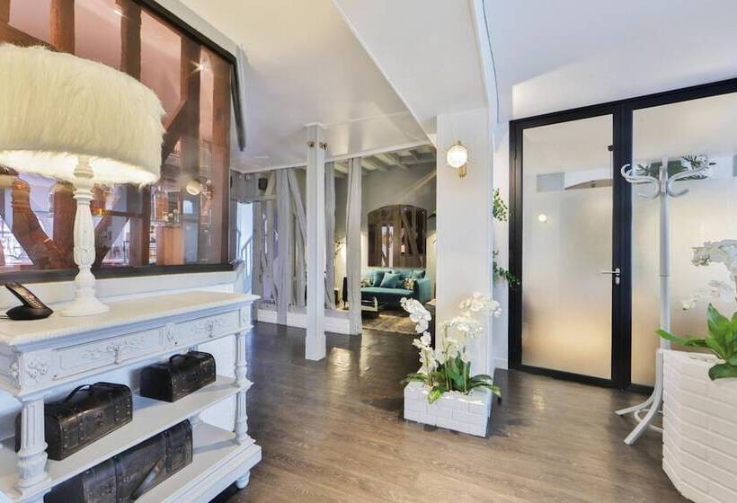 ホテル Logis Hôtel & Restaurant Du Sauvage