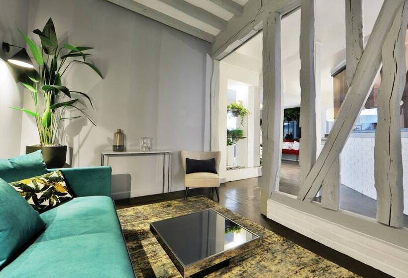 ホテル Logis Hôtel & Restaurant Du Sauvage