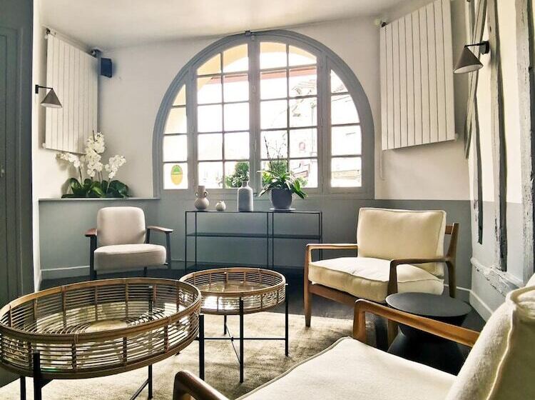 ホテル Logis Hôtel & Restaurant Du Sauvage