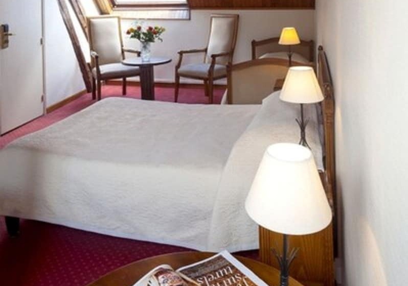 ホテル Logis Hôtel & Restaurant Du Sauvage