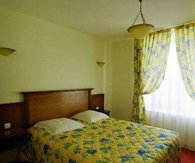 ホテル Logis Hôtel & Restaurant Du Sauvage