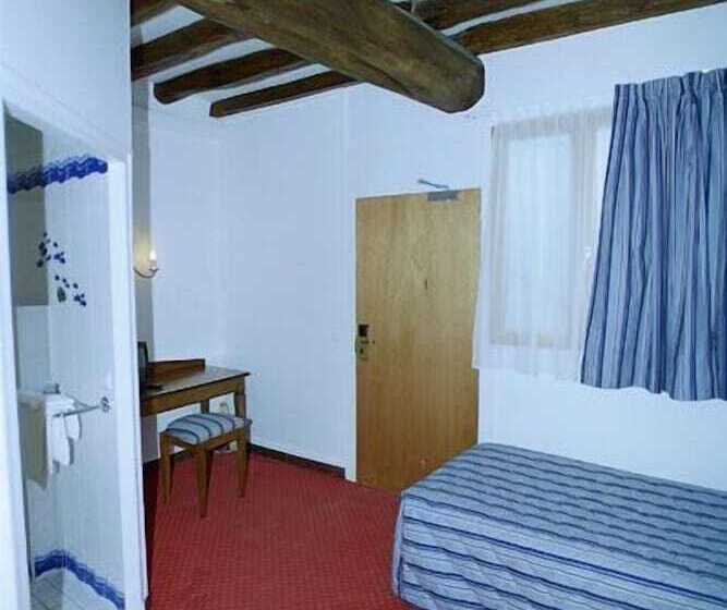 ホテル Logis Hôtel & Restaurant Du Sauvage