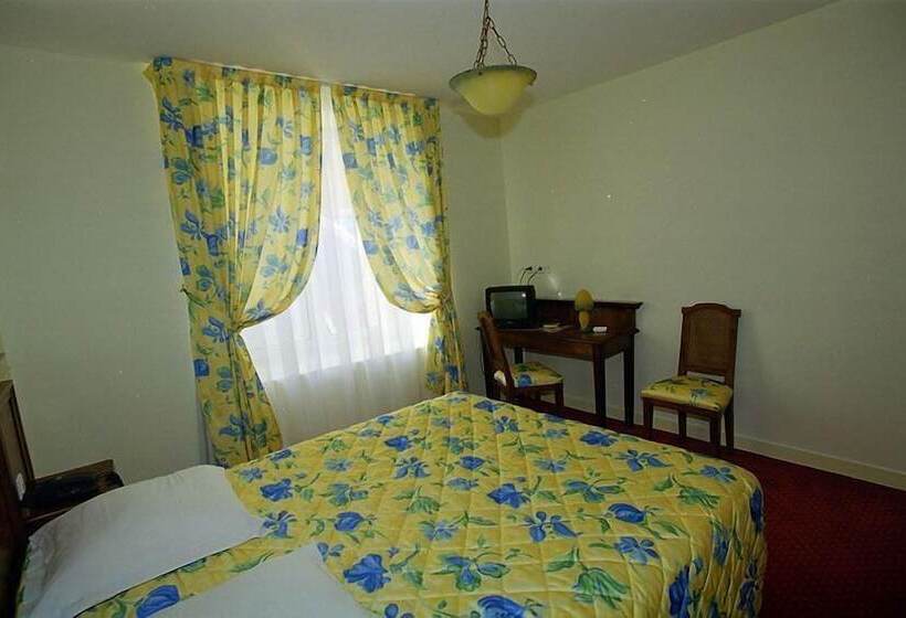 ホテル Logis Hôtel & Restaurant Du Sauvage