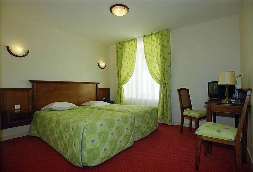 ホテル Logis Hôtel & Restaurant Du Sauvage