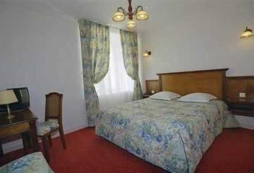 ホテル Logis Hôtel & Restaurant Du Sauvage