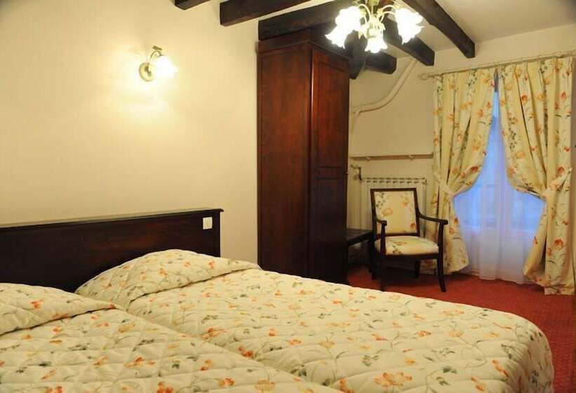 ホテル Logis Hôtel & Restaurant Du Sauvage