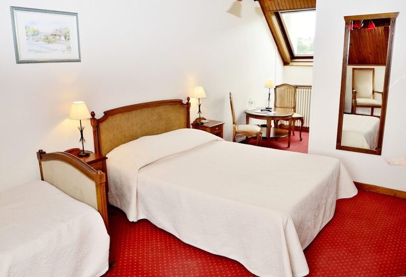 ホテル Logis Hôtel & Restaurant Du Sauvage