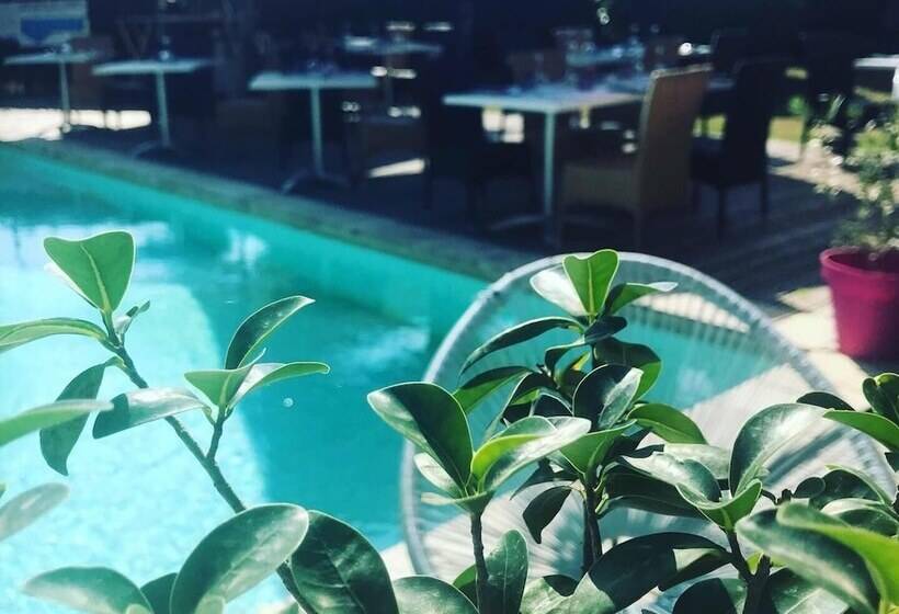 Отель Hôtel Le Relais Des Plages