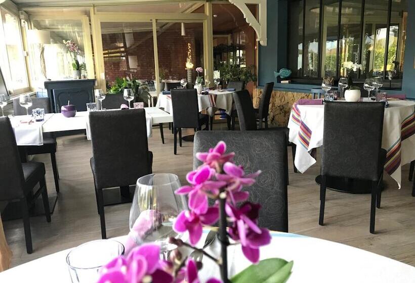 Отель Hôtel Le Relais Des Plages