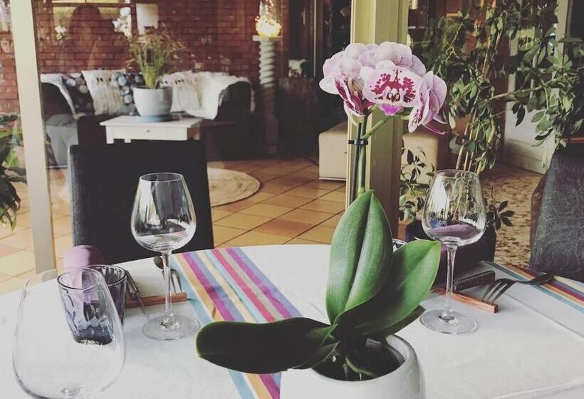 Отель Hôtel Le Relais Des Plages