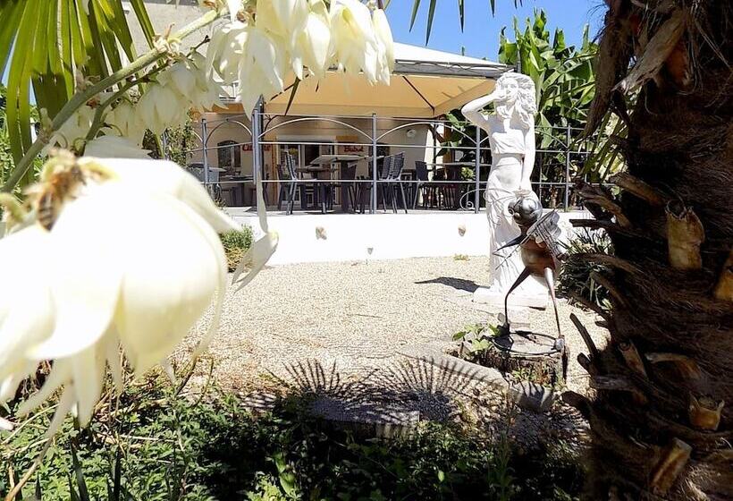 בית מלון כפרי Logis Hôtel & Spa Le Saint Antoine