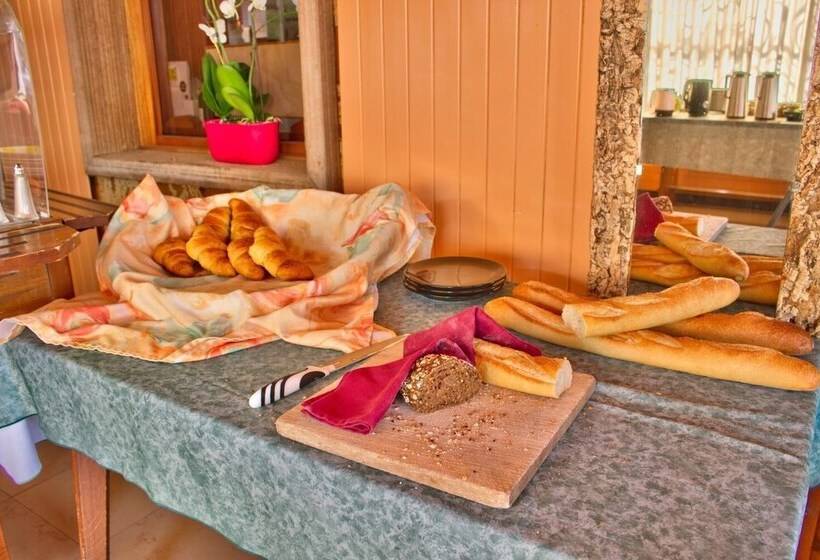 호텔 Logis Hôtel Restaurant Le Chalet Du Mont Roland