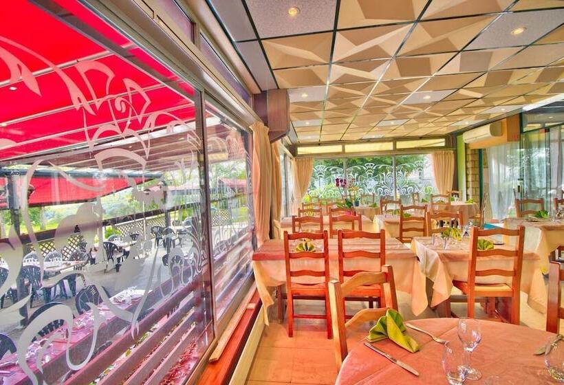 호텔 Logis Hôtel Restaurant Le Chalet Du Mont Roland