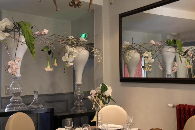 호텔 Logis Hôtels Restaurant Les 3 Rois