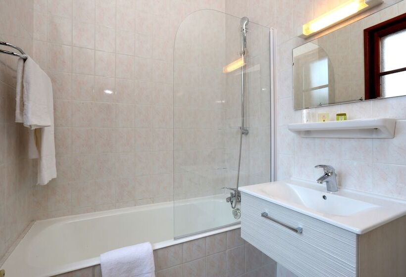 Отель La Terrasse Fleurie, Logis, Hôtel Et Restaurant