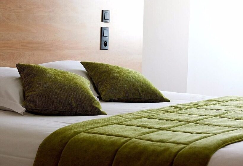 Отель Logis Hôtel Le Grand Cerf