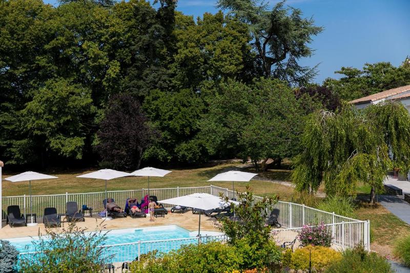 בית מלון כפרי Logis Le Rabelais Hôtel  Restaurant   Spa