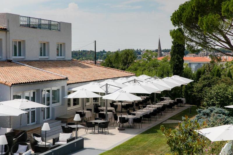 فندق Logis Le Rabelais Hôtel  Restaurant   Spa