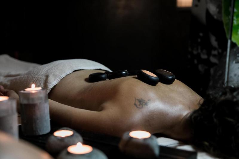 فندق Logis Le Rabelais Hôtel  Restaurant   Spa