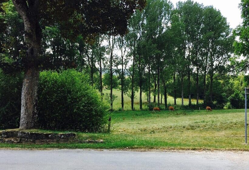 فندق Logis Le Relais De La Voie Sacrée