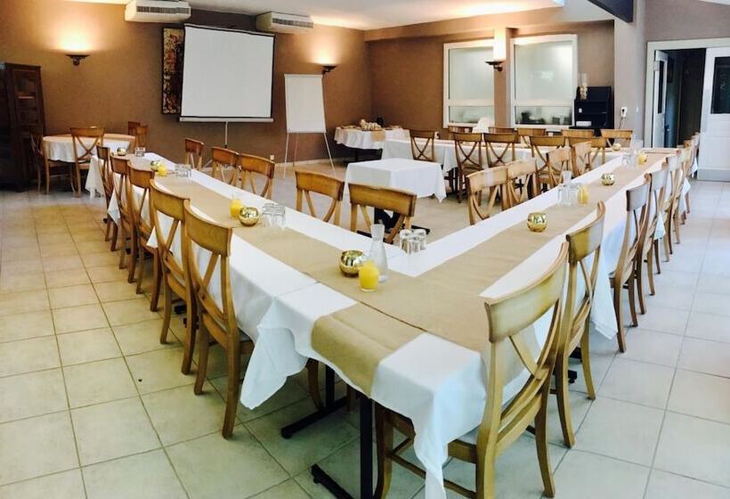 فندق Logis Le Relais De La Voie Sacrée