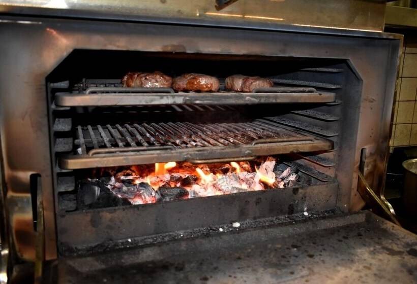 فندق Logis Le Relais De La Voie Sacrée