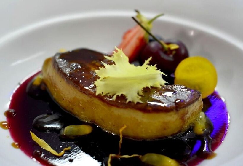 فندق Logis Le Relais De La Voie Sacrée