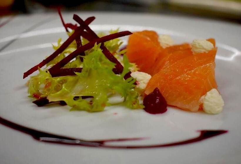 فندق Logis Le Relais De La Voie Sacrée