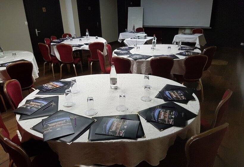 호텔 Logis Hôtel Les Tuileries