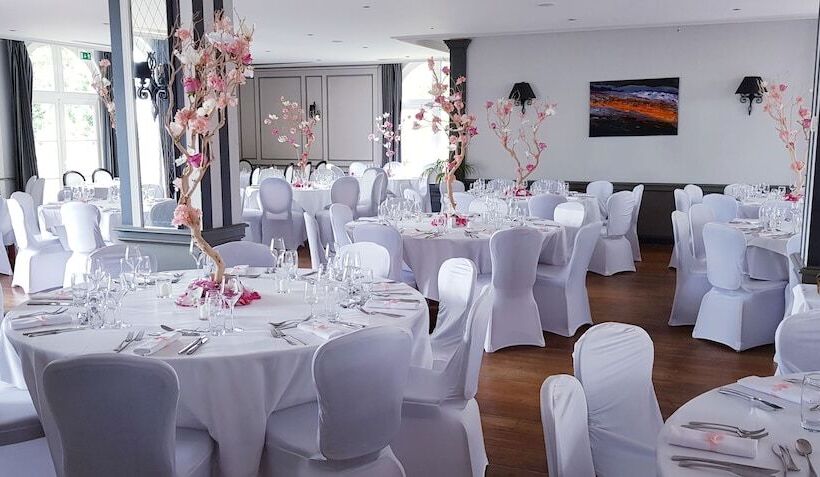 호텔 Logis Hôtel Les Tuileries