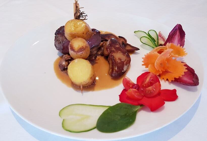 호텔 Logis Hôtel Les Tuileries