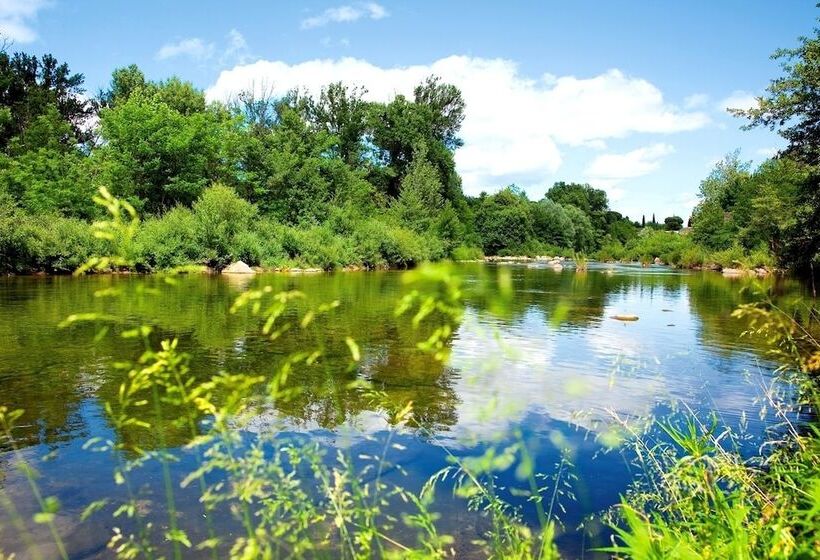 호텔 Logis Hôtel Restaurant Les Cèdres