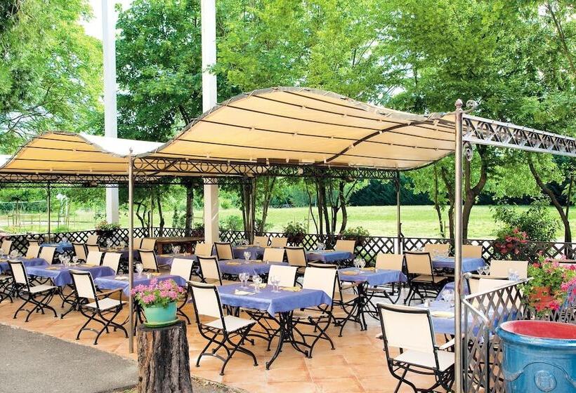 호텔 Logis Hôtel Restaurant Les Cèdres