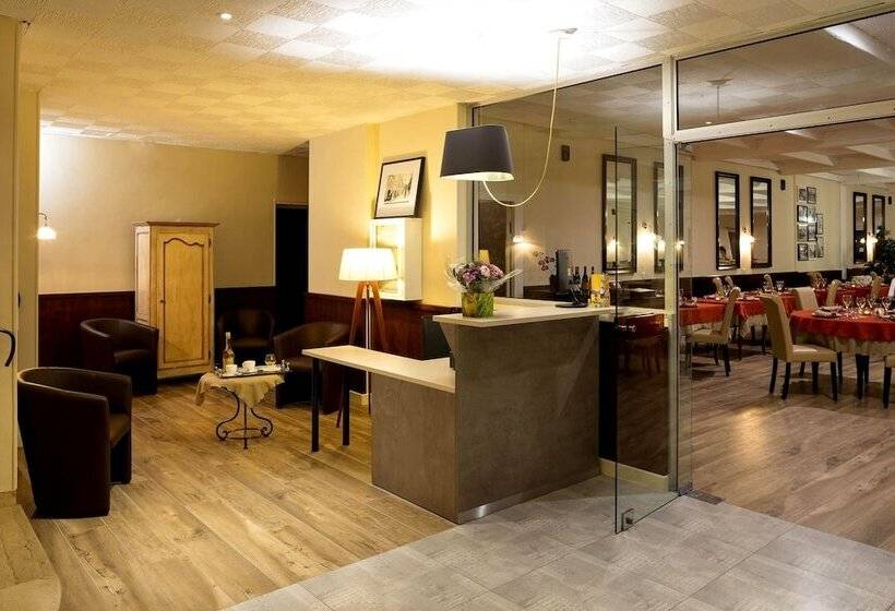 호텔 Logis Hôtel Restaurant Les Cèdres