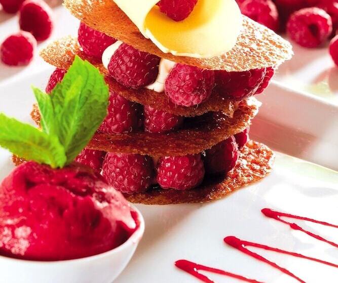 호텔 Logis Hôtel Restaurant Les Cèdres