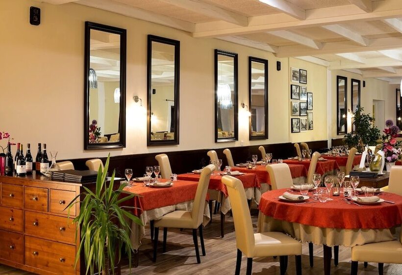 호텔 Logis Hôtel Restaurant Les Cèdres