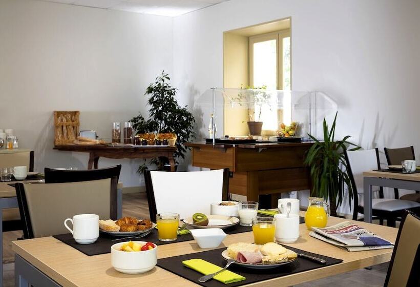 호텔 Logis Hôtel Restaurant Les Cèdres