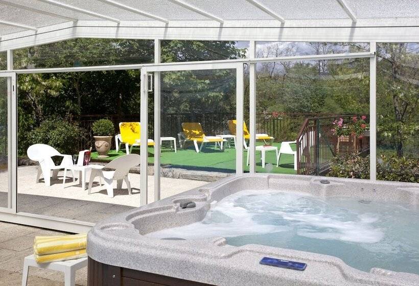 호텔 Logis Hôtel Restaurant Les Cèdres