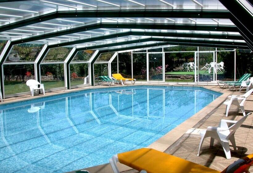 호텔 Logis Hôtel Restaurant Les Cèdres