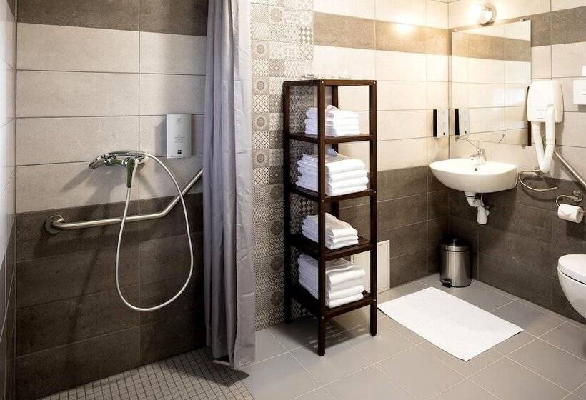 호텔 Logis Hôtel Restaurant Les Cèdres